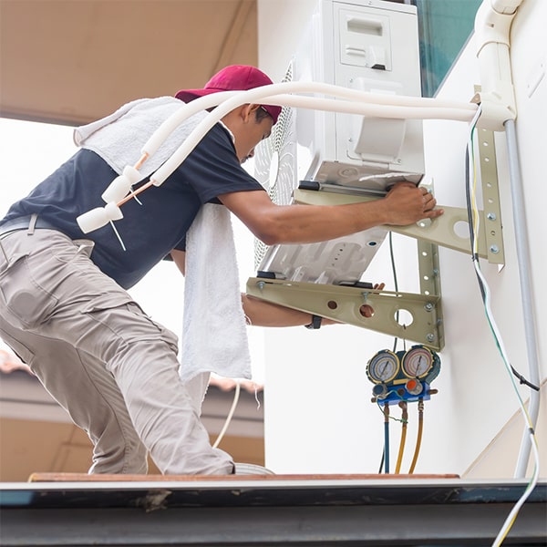 los costos involucrados en la instalación de aire acondicionado incluyen el equipo, la mano de obra y los materiales